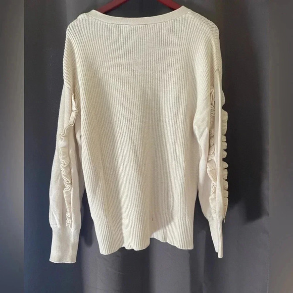 Express Sweater with Ruffles on the Side. - Picture 5 of 5